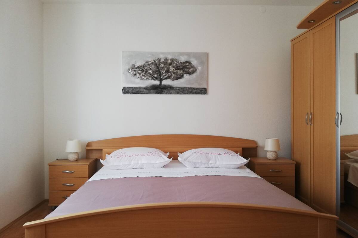 Appartement Supérieur, plusieurs lits | 3 chambres, fer et planche à repasser, Wi-Fi gratuit, draps fournis