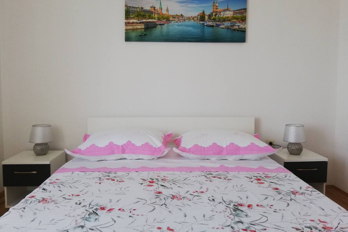 3 chambres, fer et planche à repasser, Wi-Fi gratuit, draps fournis