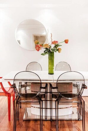In-room dining - My Lady (London)