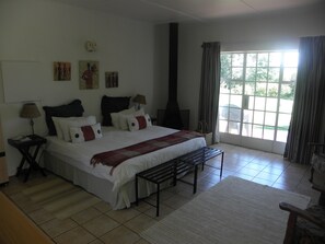 Caja de seguridad en la habitación, wifi gratis y ropa de cama