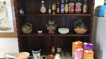 Free daily English breakfast