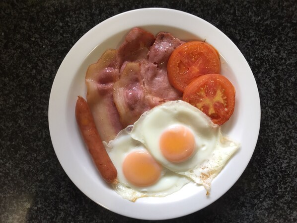Free daily English breakfast
