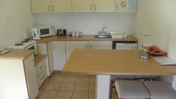 Double Room (Robyn's Room) | Private kitchen | Electric kettle