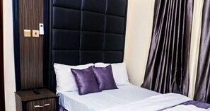 4 habitaciones, escritorio y cortinas blackout 