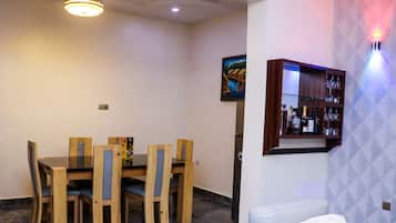 Apartemen Mewah | Makan di kamar