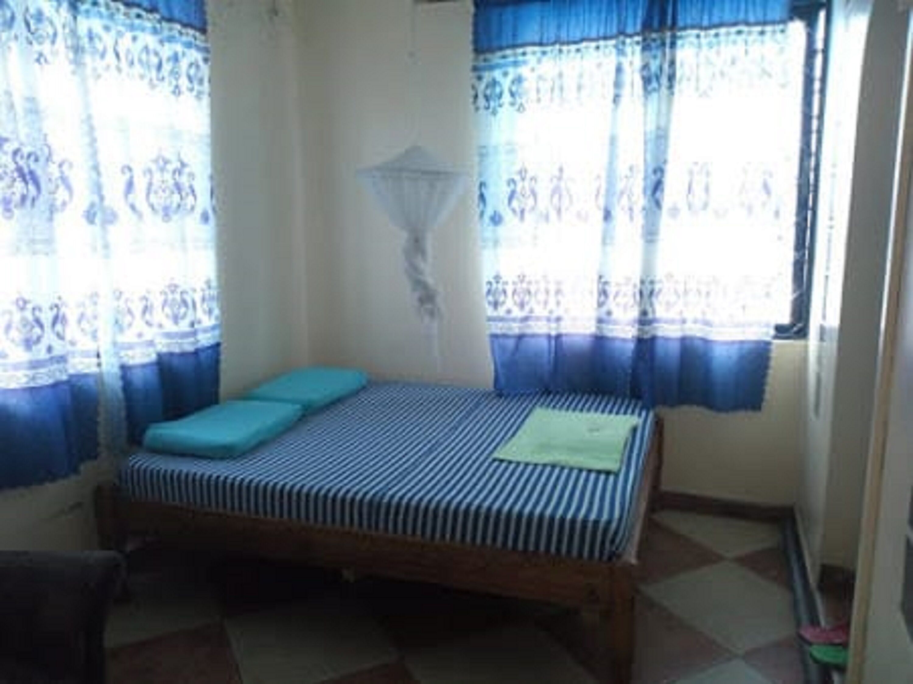 twin room | desk, blackout curtains, free wifi, bed sheets