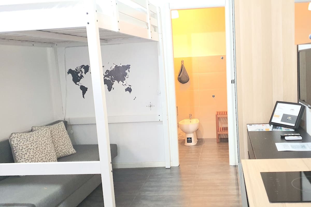 Eenvoudige studio | 2 slaapkamers, een strijkplank/strijkijzer, gratis wifi, beddengoed