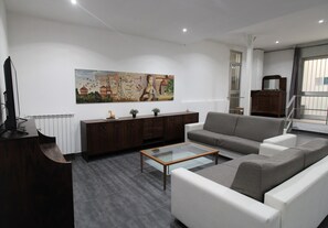 45-inch TV with digital channels - Appartamento Delle Star (Milan)