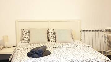 Eenvoudig appartement | Een strijkplank/strijkijzer, gratis wifi, beddengoed