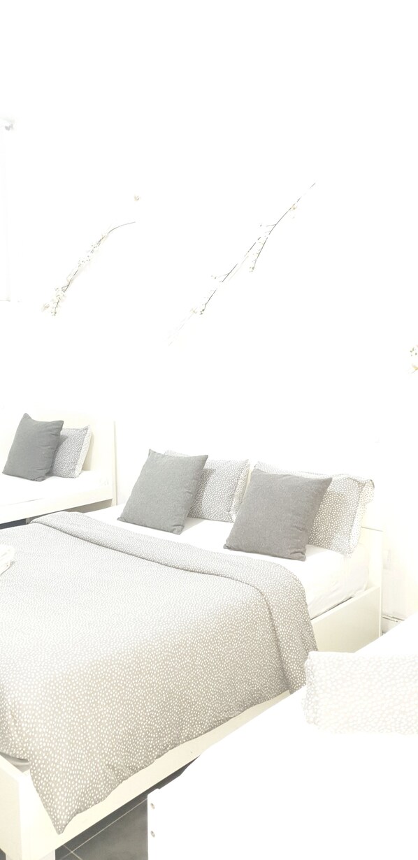 Iron/ironing board, free WiFi, bed sheets - Appartamento Delle Star (Milan)