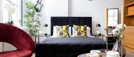 Superior House | 5 bedrooms, hypo-allergenic bedding, soundproofing, iron/ironing board