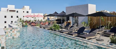Piscine extérieure (ouverte en saison)