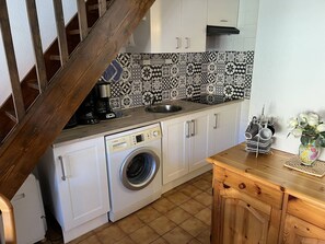 Réfrigérateur, micro-ondes, four, congélateur