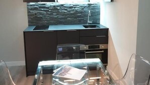 精緻公寓 | 私人廚房 | 大型雪櫃/冰箱、爐具、廚房用具/餐具/器皿