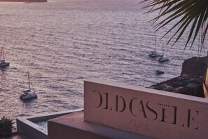 A sign with the text "Oldcastle" indicating the name of the property. - Old Castle Oia - Adults Only by Mr and Mrs White (Santorini)