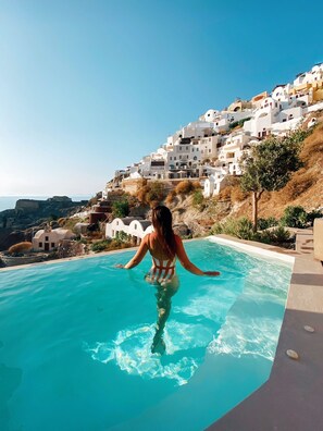 Infinity Pool Suite Sea View | 1 Schlafzimmer, Zimmersafe, Schreibtisch, schallisolierte Zimmer
