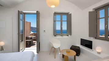 Suíte superior, banheira de hidromassagem, vista para o mar | 1 quarto, cofres nos quartos, escrivaninha, quartos à prova de som