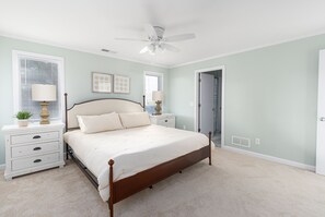 6 slaapkamers, een strijkplank/strijkijzer, gratis wifi, beddengoed