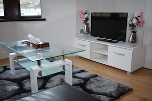 Deluxe Apartment | Living area | Flat-screen TV - Executive Apartment Cardiff City Centre (Cardiff)