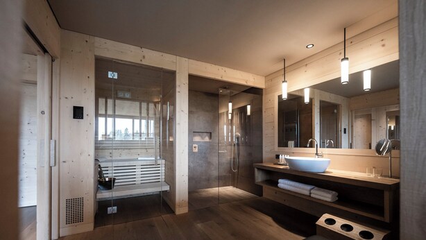 Junior Suite, Sauna | Bathroom | Shower, free toiletries, hair dryer, bathrobes - ADLER Ritten (Renon)
