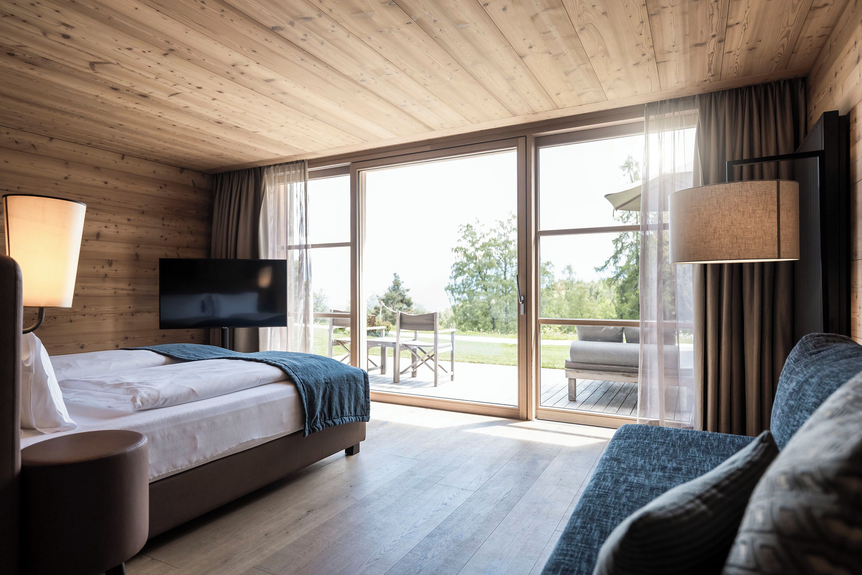 Minibar, safe på rommet, skrivebord og wi-fi (inkludert)