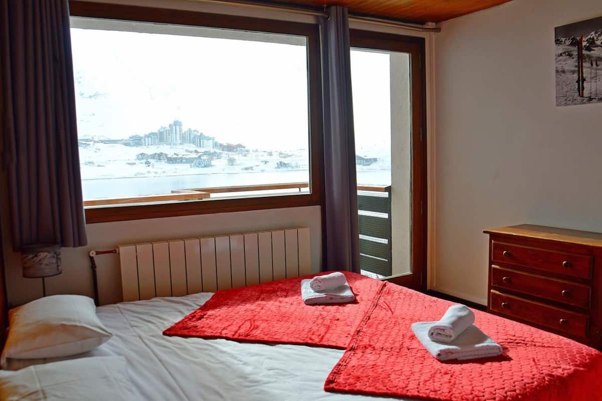 Desk, iron/ironing board, free WiFi, bed sheets