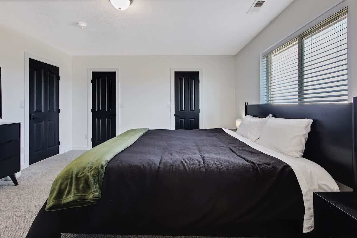 7 habitaciones, tabla de planchar con plancha, cuna de viaje y wifi 