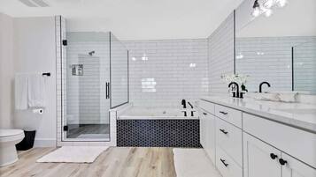 Combined shower/tub, hair dryer, towels, shampoo