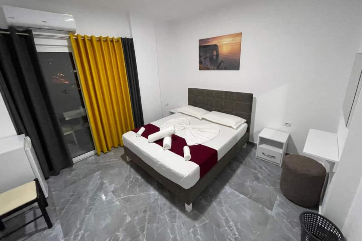 Tweepersoonskamer, balkon | Een bureau, geluiddichte muren, gratis wifi, beddengoed
