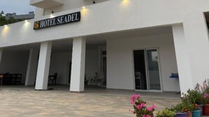 A multi-story hotel with balconies and a sign reading "HOTEL SEADEL". - Hotel Seadel (Ksamil)