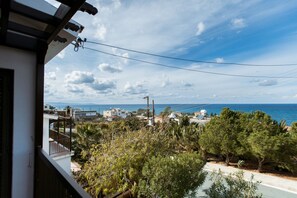 Deluxe-Villa, Poolzugang | Blick vom Balkon