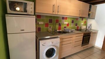 Réfrigérateur, micro-ondes, four