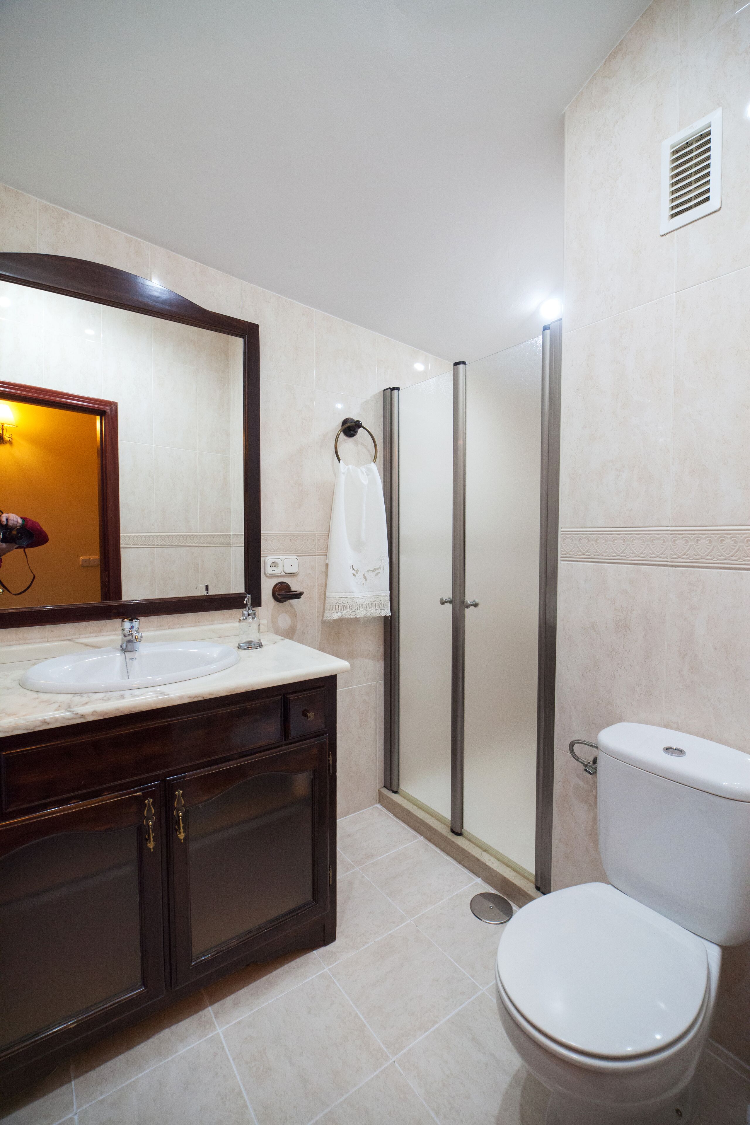 Duschwanne, Whirlpool, Haartrockner, Bidet