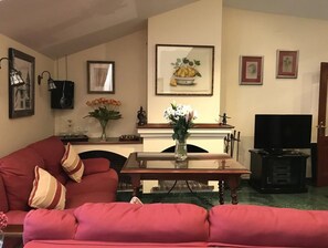 Smart TV, DVD player, books, music library