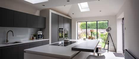 아파트 | 전용 주방 | 냉장고, 전자레인지, 오븐, 커피/티 메이커