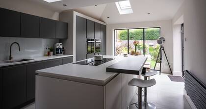 Contemporary Bright House 20 Min To Manc