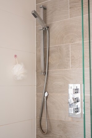 Apartment | Bathroom | Towels, shampoo
