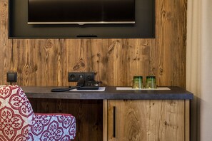 Einzelzimmer | Wohnbereich | 32-Zoll-Flachbildfernseher mit Kabelempfang, Fußbodenheizung