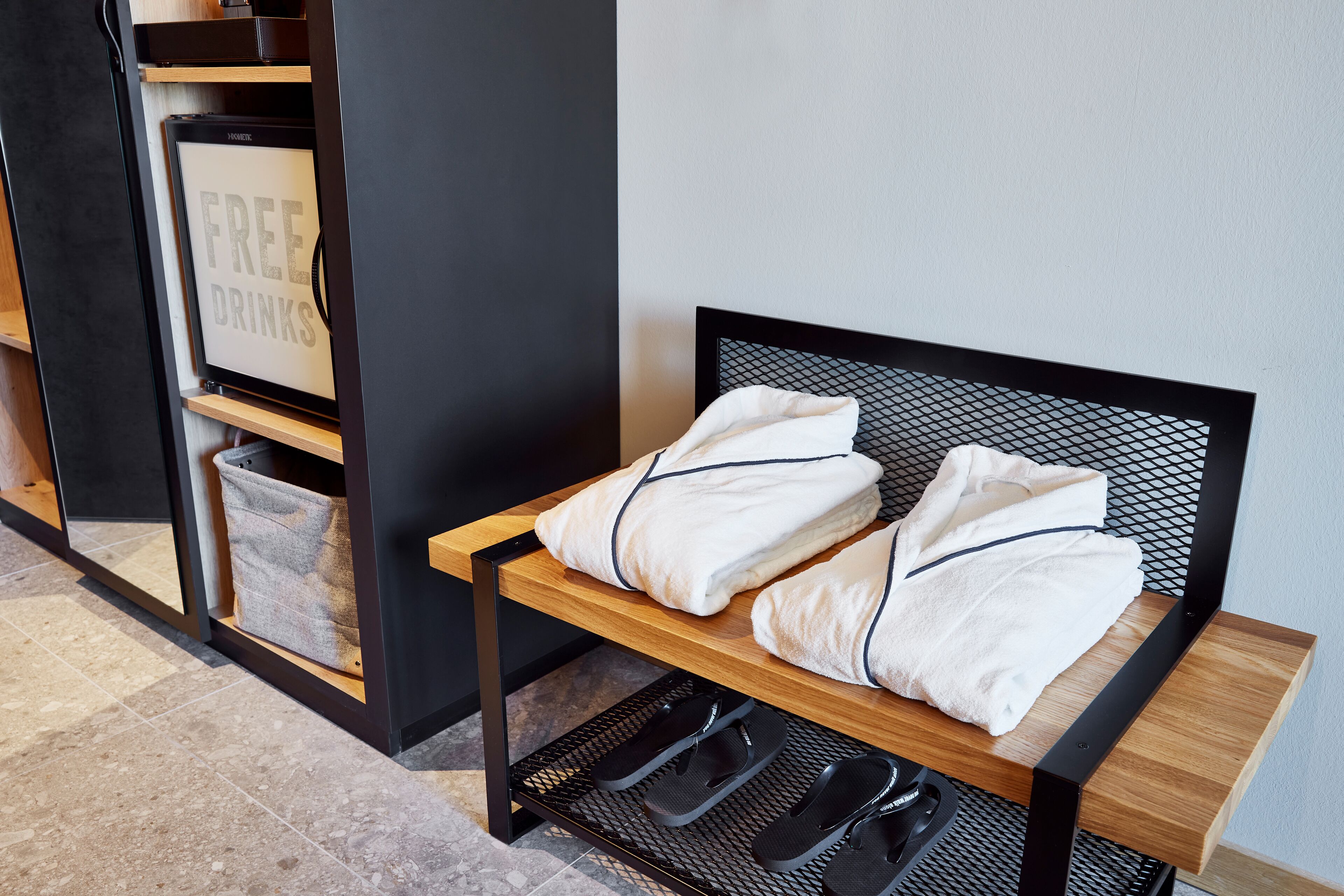 Room, 1 King Bed (High Floor, Harbor View) | Free minibar, in-room safe, laptop workspace, blackout curtains