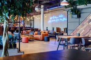 Phục vụ bữa sáng, bữa trưa, bữa tối, món Đức 