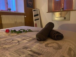2 bedrooms, iron/ironing board, WiFi - House In the clouds..... (Oderen)