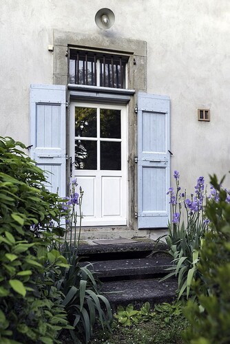 Cottage for 6 people at Domaine de la Forçate with swimming pool in the park.