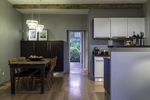 ميكروويف، فرن، موقد طهي مسطح، غسالة أطباق