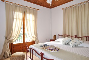 3 bedrooms, iron/ironing board, travel cot, free WiFi - La nonna Efrosini (Kefalonia)