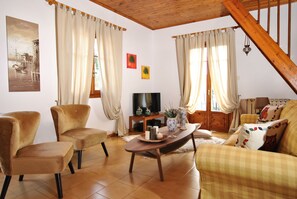 Familien-Maisonette, 3 Schlafzimmer, Terrasse, Bergblick | Wohnzimmer
