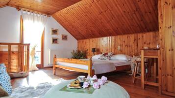 3 bedrooms, iron/ironing board, travel cot, free WiFi