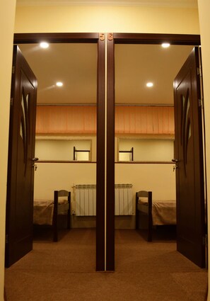 المنشأة من الداخل