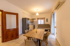 Familieleilighet, sjøutsikt | Eget kjøkken | Ovn, kokeplater og kjøkkenutstyr