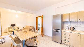 Familienapartment, Meerblick | Eigene Küche | Ofen, Herdplatte, Kochgeschirr/Geschirr/Besteck