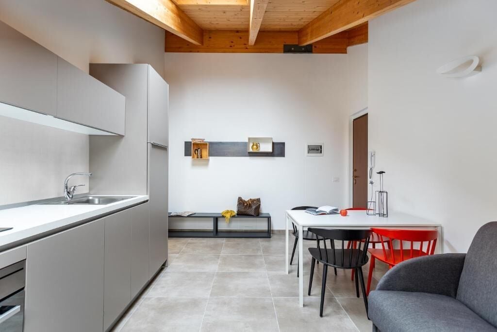 Basic-Apartment, 2 Schlafzimmer, Balkon (Trilocale Superior) | Eigene Küche | Großer Kühlschrank, Ofen, Geschirrspüler, Kochgeschirr/Geschirr/Besteck